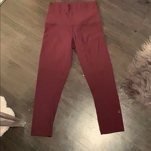 red lulu lemon crop yoga pants
